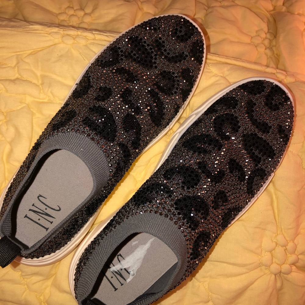 Shoes/sneakers - Picture 3 of 6